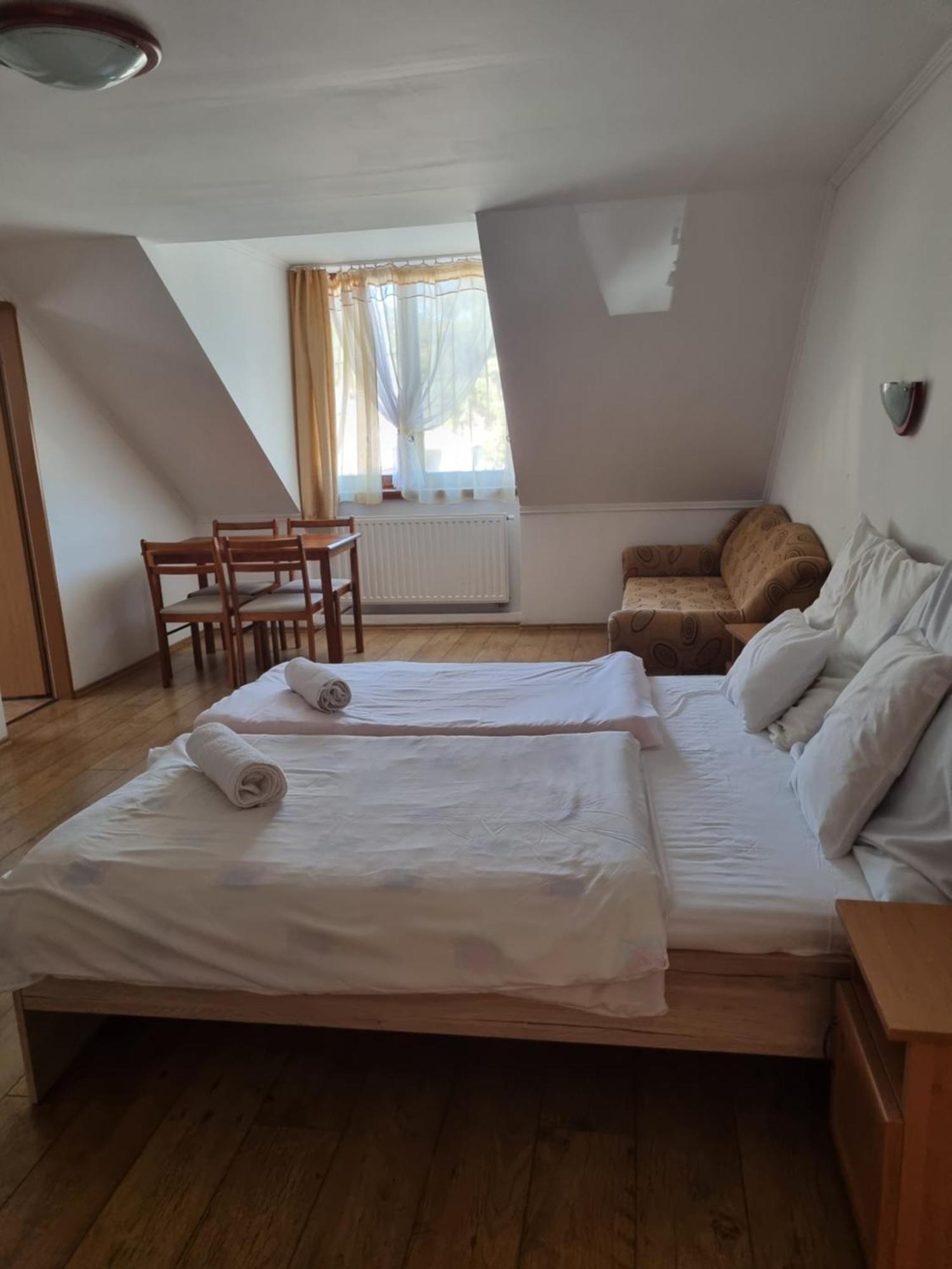 Kemences Fogado Bed & Breakfast Tardos Ngoại thất bức ảnh