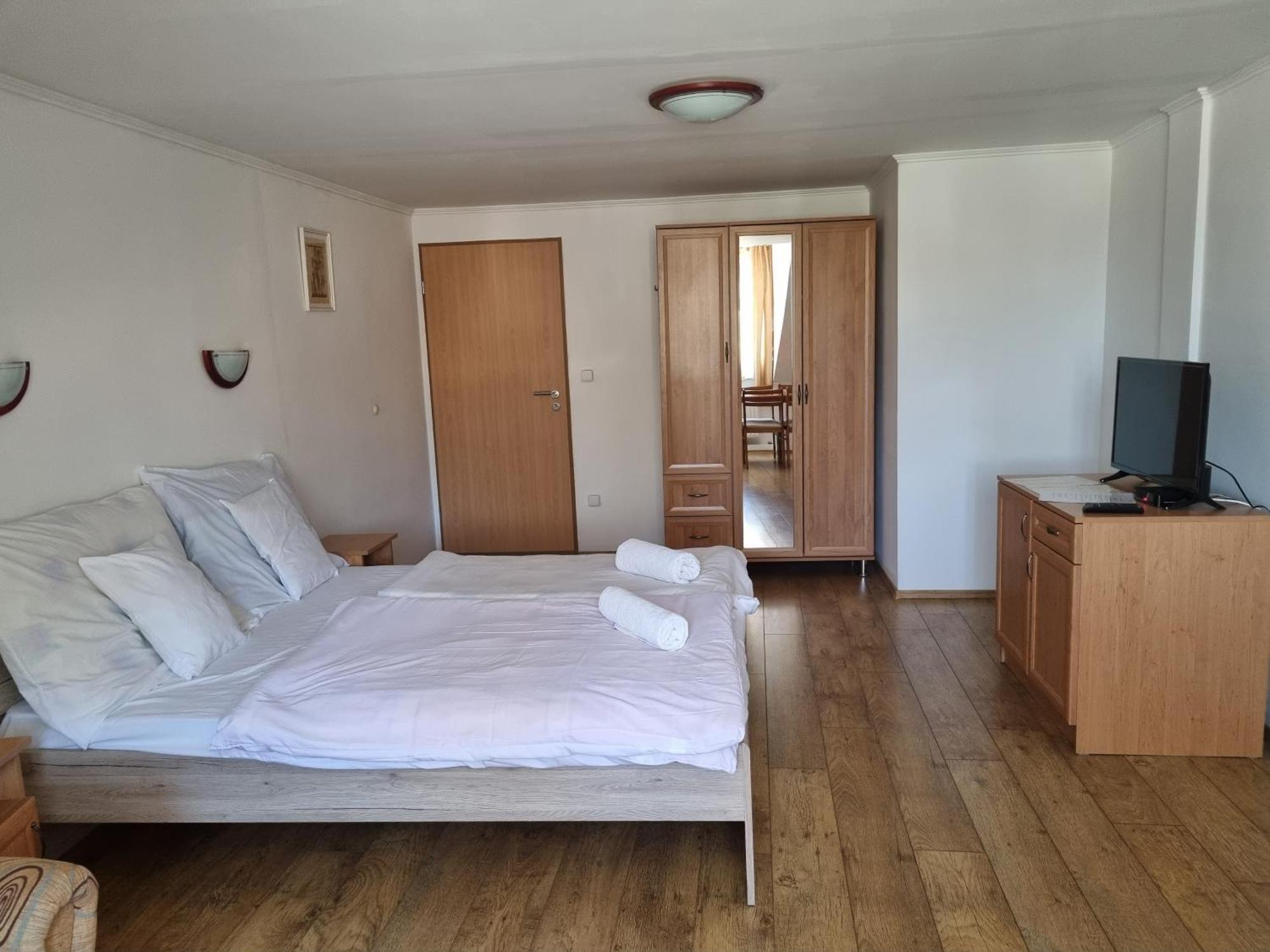 Kemences Fogado Bed & Breakfast Tardos Ngoại thất bức ảnh